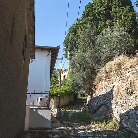 Ntona Μακρινίτσα